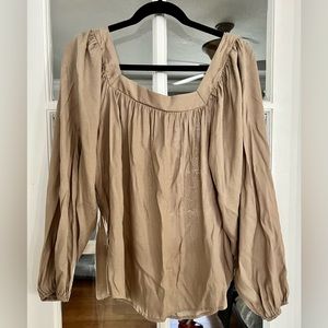 NWT Beige Top. Andre by Unit Size Large